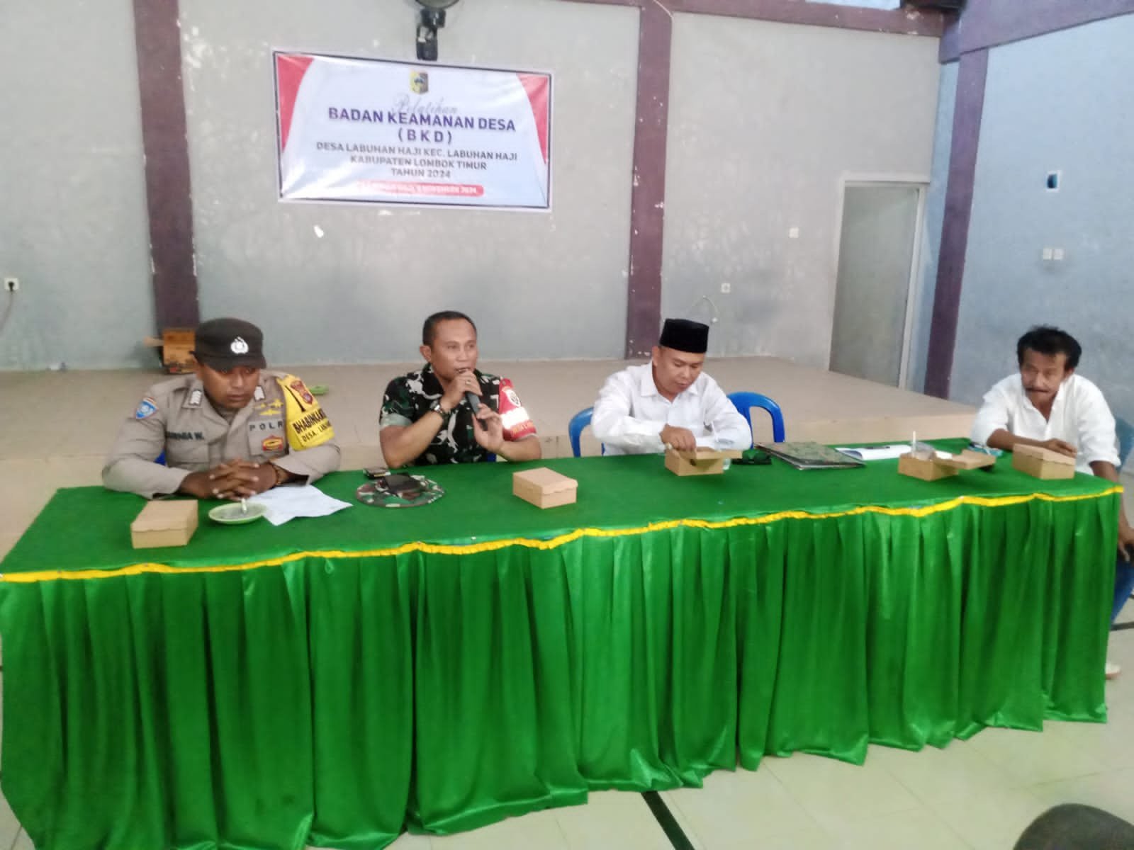 Babinsa dan Bhabinkamtibmas Latih BKD Desa Labuhan Haji Tingkatkan Disiplin dan Kesiapan Keamanan