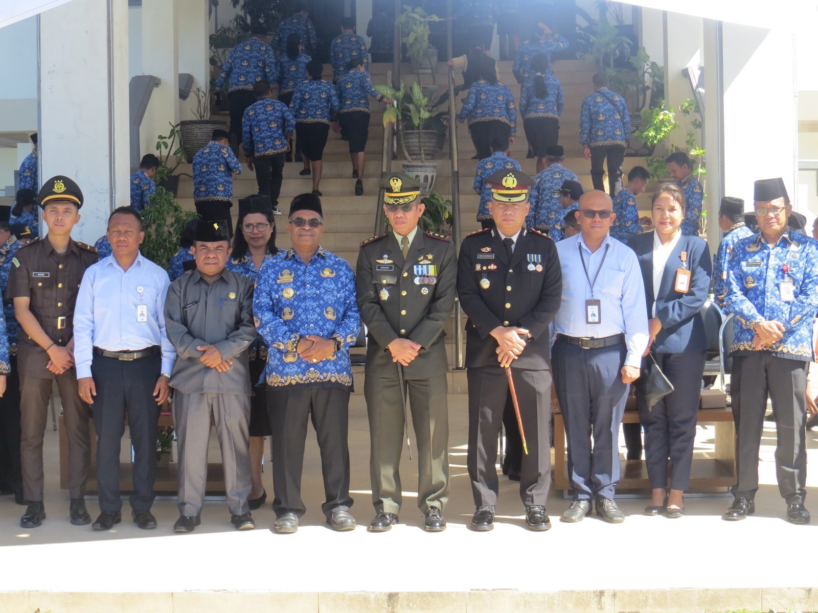 Dandim 1621 Letkol Inf Sobirin S.Ag.,M.Si, Hadiri Upacara Peringatan Hari Pahlawan Nasional Tahun 2024 Di Kantor Bupati TTS