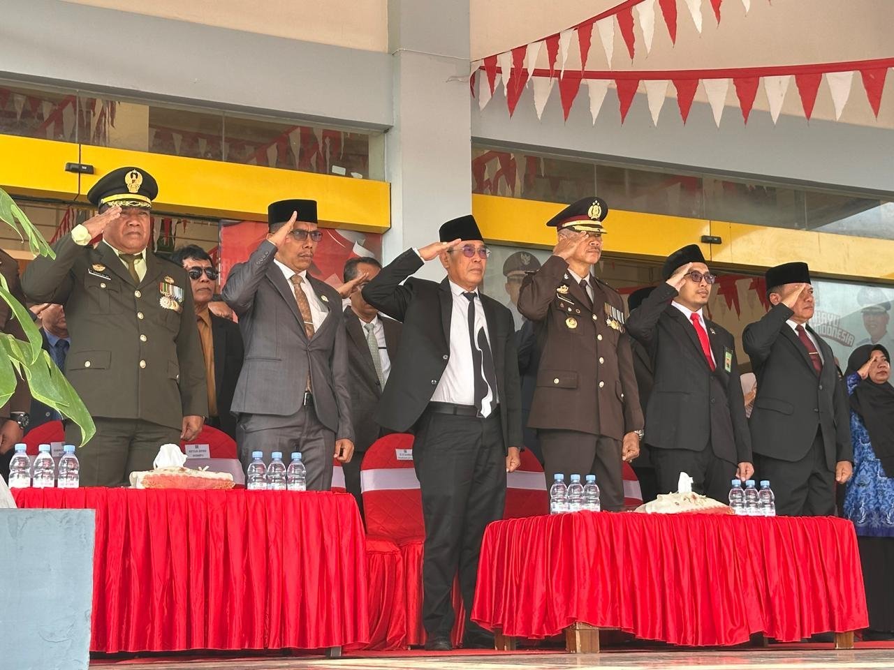 Kasdim 1614/Dompu Hadiri Upacara Hari Pahlawan ke-79