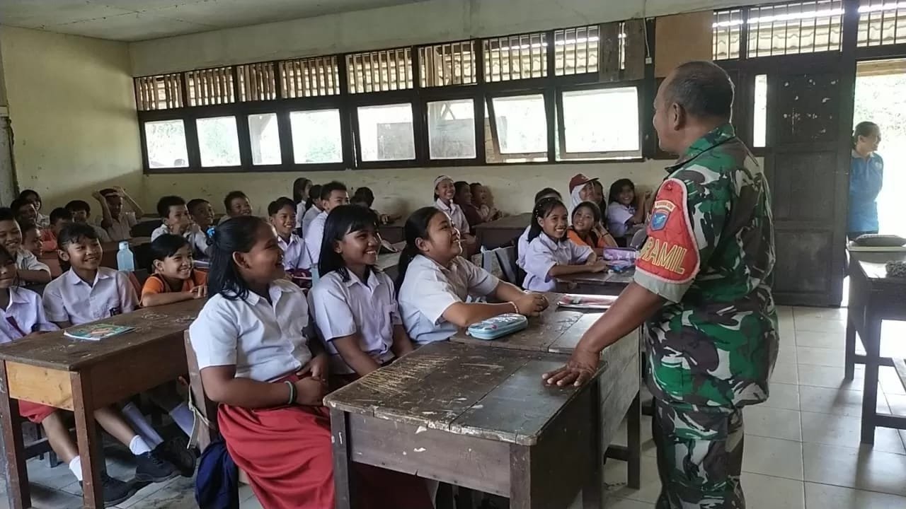 DANREM 121/ABW BRIGJEN TNI LUQMAN ARIEF, S.I.P., M.I.P., BERIKAN APRESIASI KEPADA PRAJURIT JAJARANNYA, BERIKAN MOTIVASI KEPADA PELAJAR