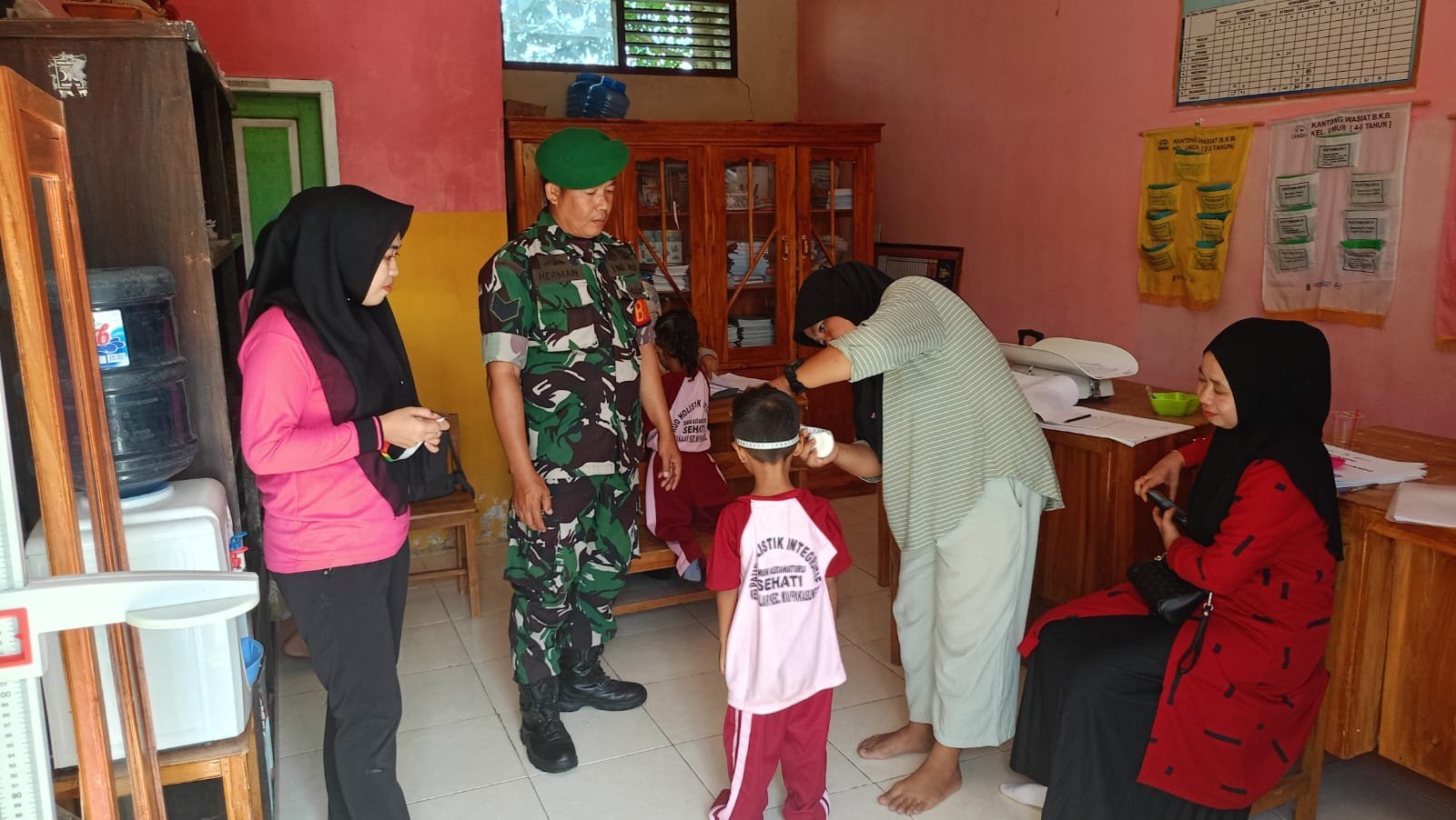 Babinsa Koramil 1426-06/Mapsu, Turun Langsung Lakukan Pendampingan Kegiatan Posyandu Cegah Stunting