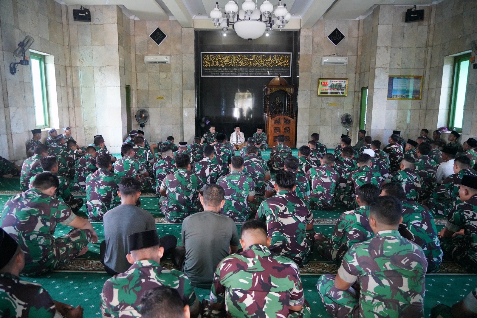 DOAKAN ARWAH PARA PAHLAWAN, KOREM 121/ABW GELAR DOA BERSAMA DALAM RANGKA MENYAMBUT HARI PAHLAWAN KE-79 TAHUN 2024