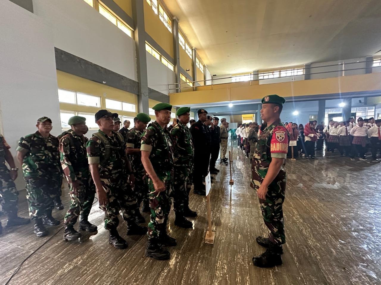 Anggota Kodim 1614/Dompu Hadir Dalam Apel Siaga Meningkatkan Kesiapsiagaan Pengawasan Tahapan Pilkada Serentak 2024