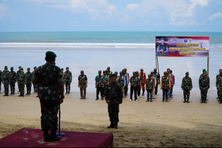 SEMOGA MEMBAWA DAMPAK POSITIF BAGI MASYARAKAT PERBATASAN, HARAP DANREM 121/ABW SAAT MENUTUP KEGIATAN JELAJAH PERBATASAN RI-MALAYSIA BERSMA PANGDAM XII/TPR