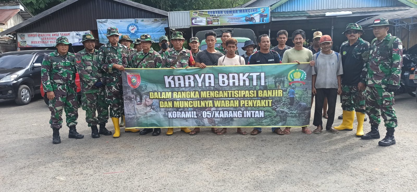 Menyasar Pasar Tradisional, Babinsa Lakukan Aksi Peduli Lingkungan di Aranio