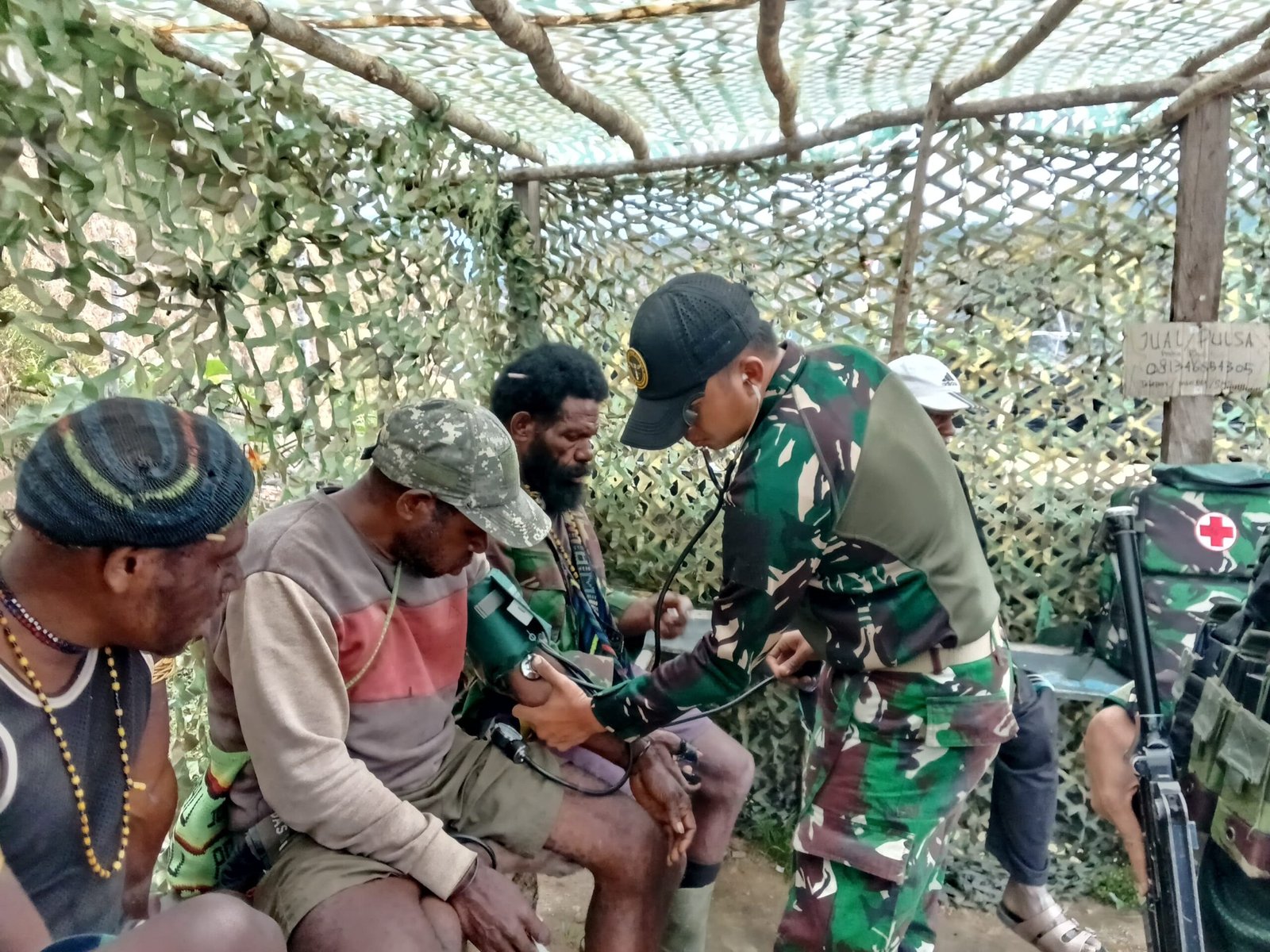 Untuk Warga Satgas Yonif 614/Raja Pandhita Gelar Pemeriksaan Kesehatan