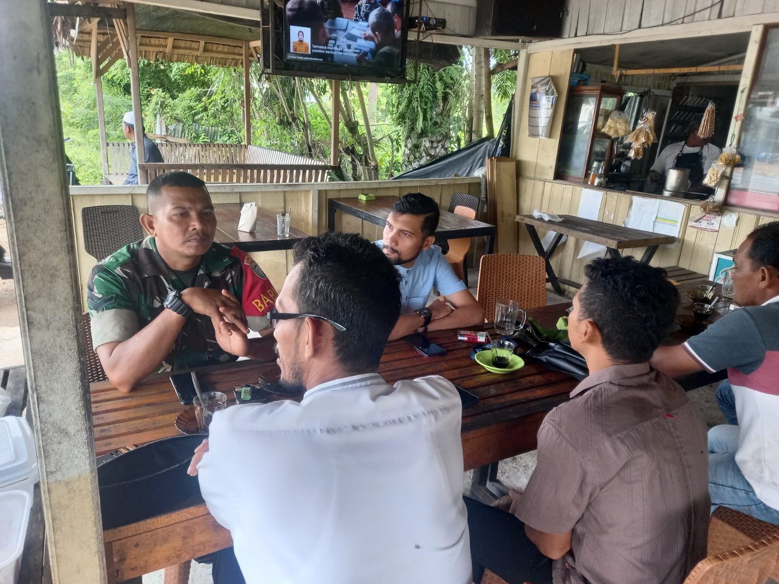 Melalui Komsos Babinsa Koramil 03/Setia Bakti Jalin Silaturahmi dengan Warga Binaan