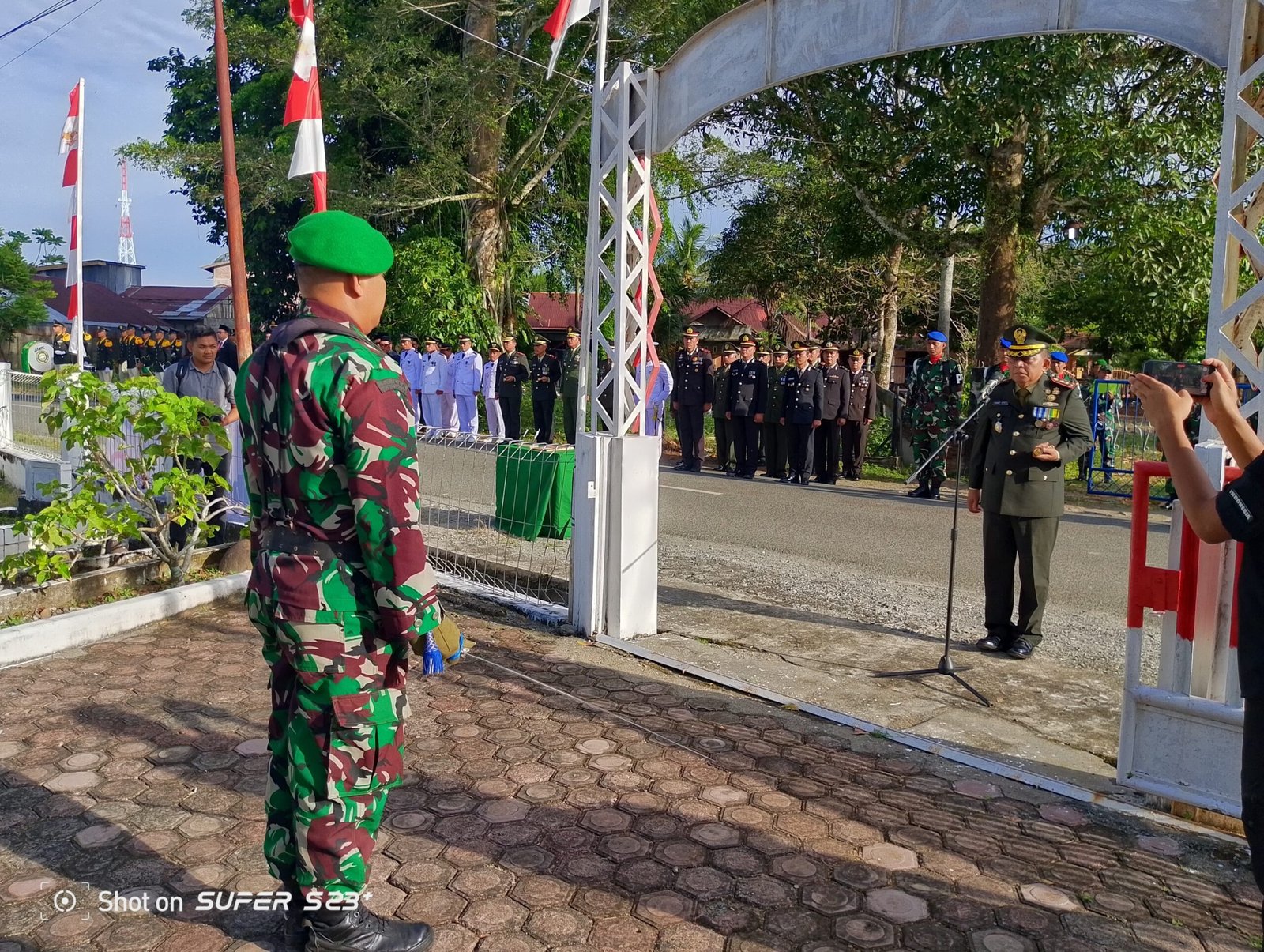 Peringati Hari Pahlawan Ke – 79 Tahun, Forkopimda Aceh Barat Tabur Bunga Di TMP Dan Upacara Di Kantor Bupati