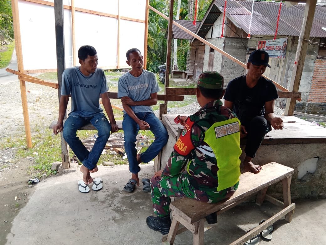 Jalin komunikasi sosial,Babinsa Koramil 01/Sungaimas Laksanakan Komsos Bersama Warga Binaan