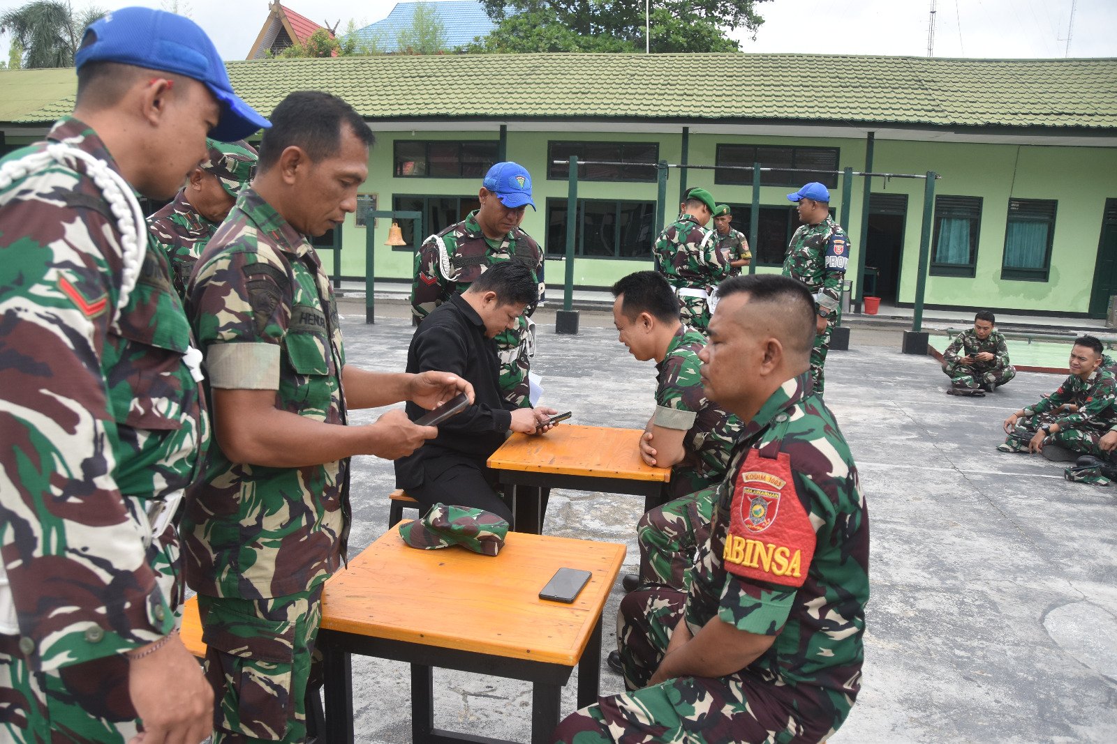 Dandim HSS Sidak HP Prajurit, Cegah Praktek Judi Online Dikalangan Prajurit