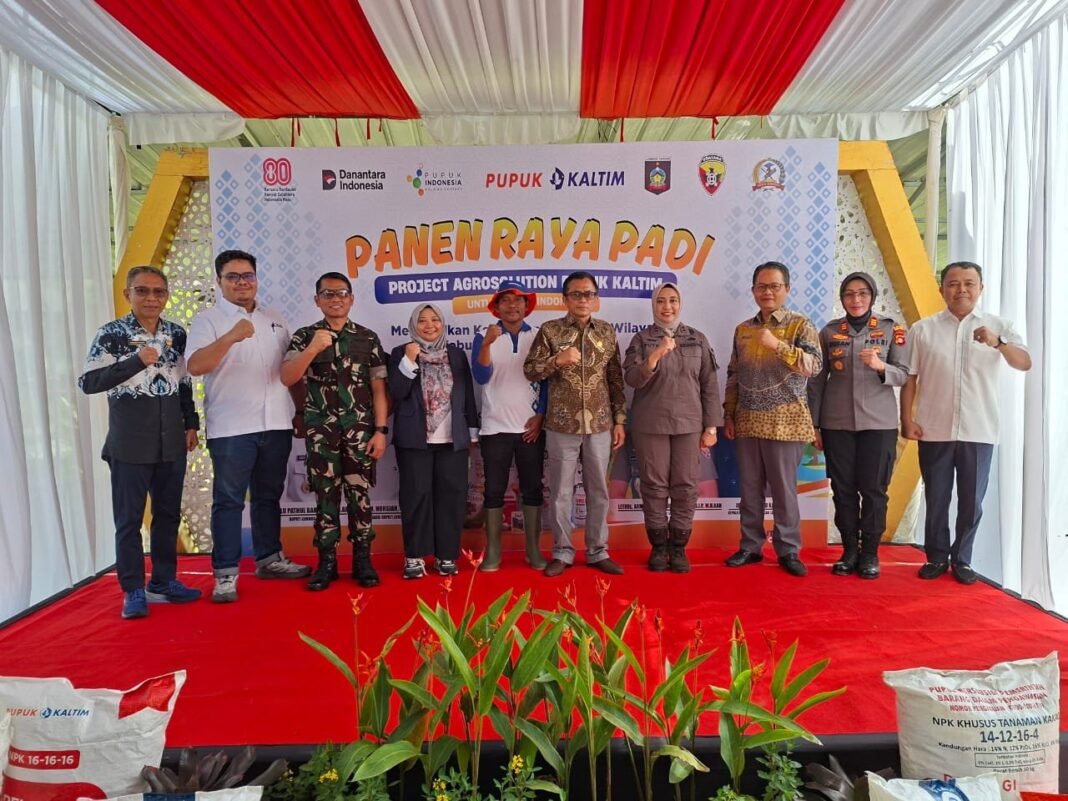 Kodim 1620/Loteng Bersama Pemda Loteng Sinergi Gelar Panen Raya Padi di Gerunung