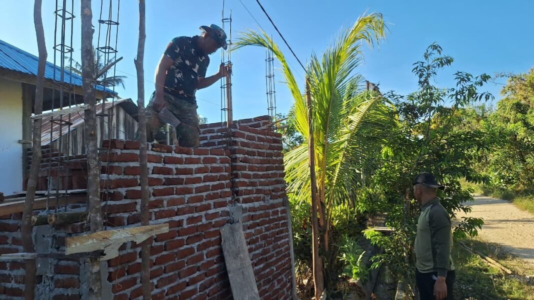 TMMD 125 Kodim 1417/Kendari Manfaatkan Cuaca Cerah untuk Percepat Pembangunan MCK di Desa Nekudu