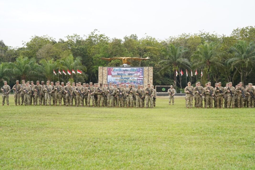Danpuslatpur Kodiklatad Tinjau Latma Ksatria warrior Prajurit Kostrad dan US Army di Hutan Baturaja