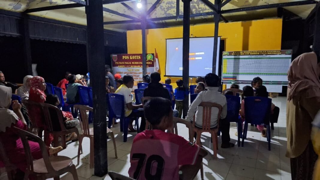 TMMD 125 Kodim 1417/Kendari Gelar Nobar, Jadi Hiburan Rakyat di Desa Awua Jaya