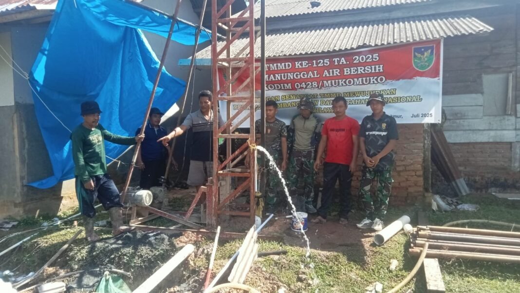 Sumur Bor TMMD ke-125 di Pesantren Desa Wonosalam Berhasil Keluarkan Air Bersih
