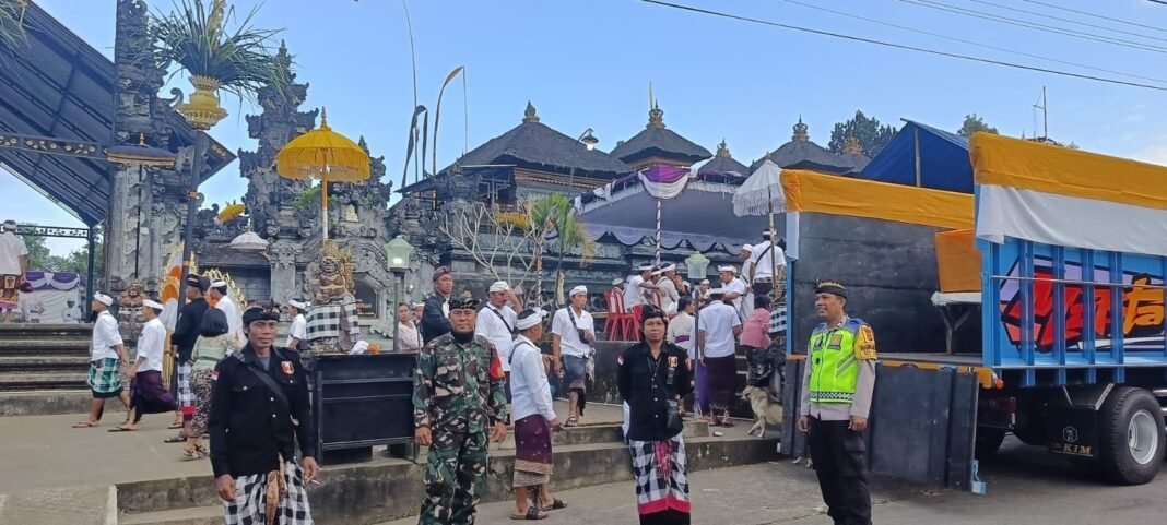 Sinergitas TNI-POLRI dan Masyarakat Terlihat, Saat Kawal Upacara Melasti