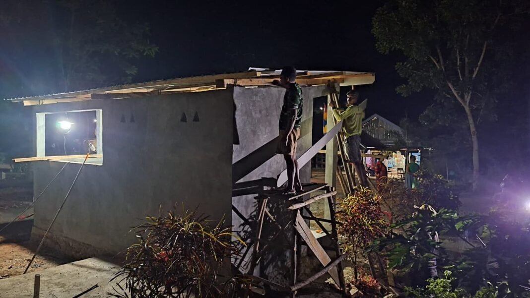 Gotong Royong Malam Hari, Satgas TMMD 125 dan Warga Nekudu Tuntaskan Pembangunan MCK