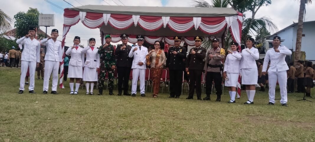 Sinergi TNI dan Warga, Babinsa Yangapi Ikut Serta dalam Upacara HUT RI ke-80