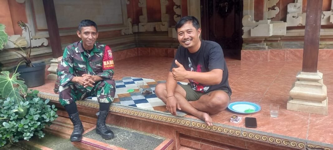 Babinsa Jalin Kebersamaan, Sosialisasikan Gerakan Pangan Murah di Banjar Siladan