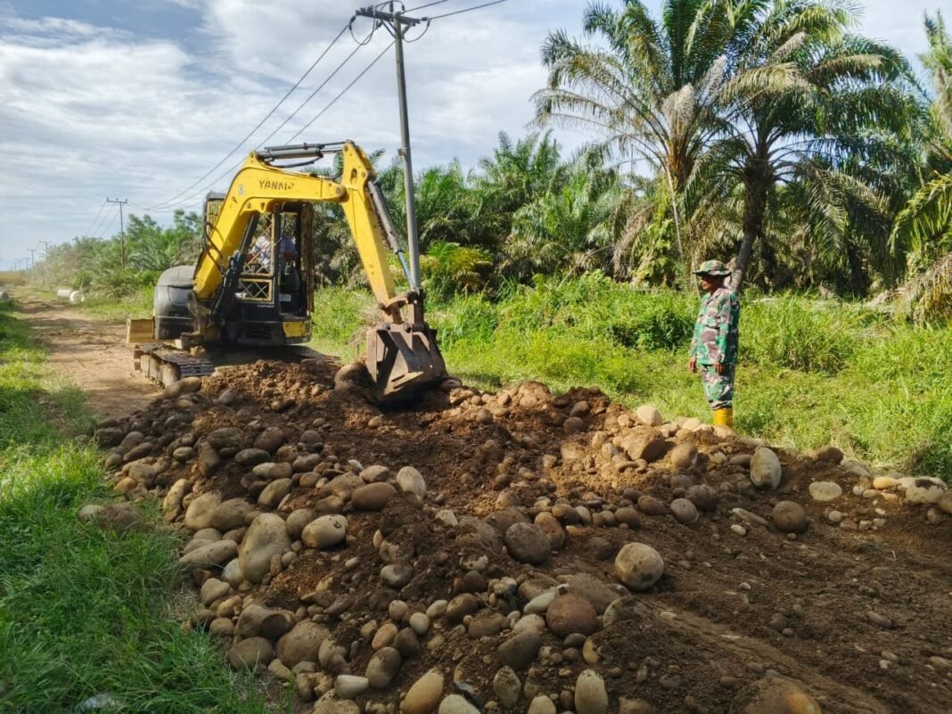 TMMD 125 Kodim 0428/Mukomuko Genjot Pengoralan Jalan 1,3 Km di Wonosalam