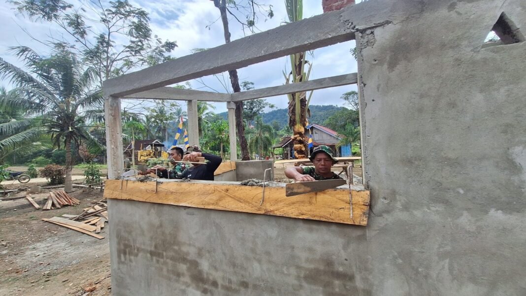 Satgas TMMD 125 Kodim 1417/Kendari Genjot Pembangunan MCK demi Kesehatan Warga