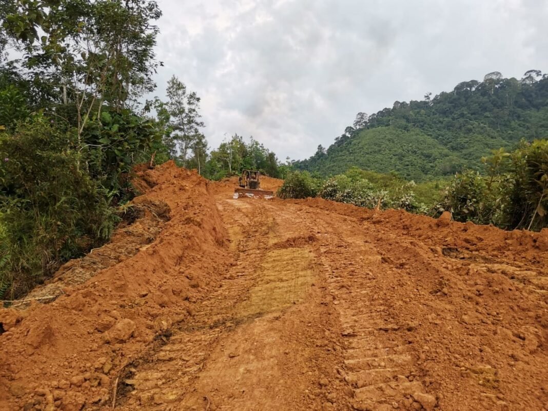Hujan Hambat Progres Pembukaan Jalan TMMD Ke-125 Kodim Sintang