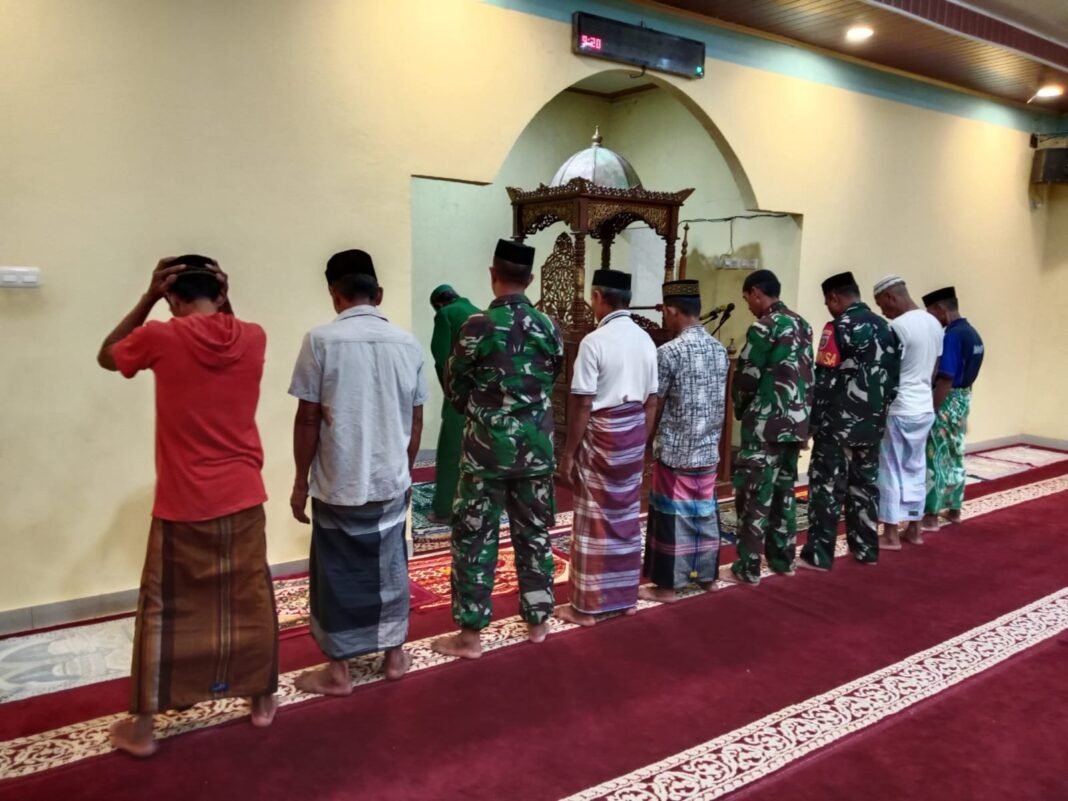 Pererat Silaturahmi, Koramil 1426-07/Pattallassang Laksanakan Safari Sholat Subuh Berjamaah
