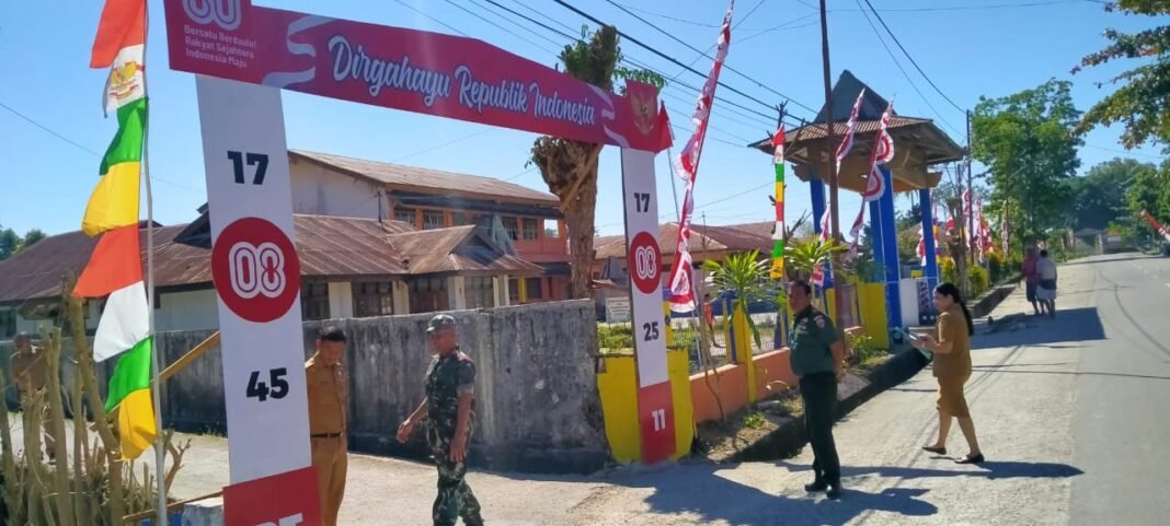 Pengecekan Gapura dan Kebersihan Warnai Persiapan HUT RI ke-80 di Sumba Barat