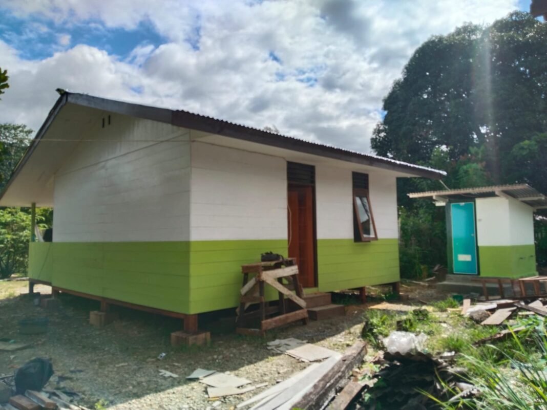 Rehab RTLH dan Pembangunan WC Warga di TMMD 125 Kodim 1705/Nabire Masuki Tahap Finishing
