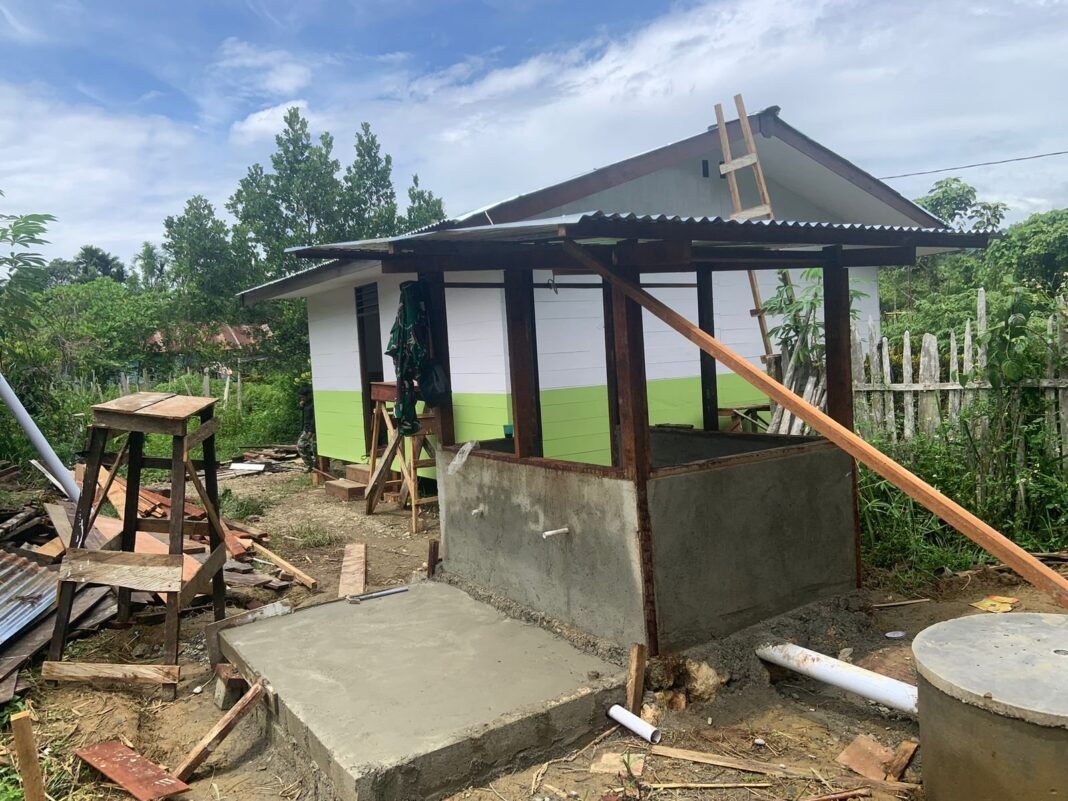 Pembangunan MCK di Lokasi RTLH TMMD ke-125 Kodim 1705/Nabire Terus Dikebut