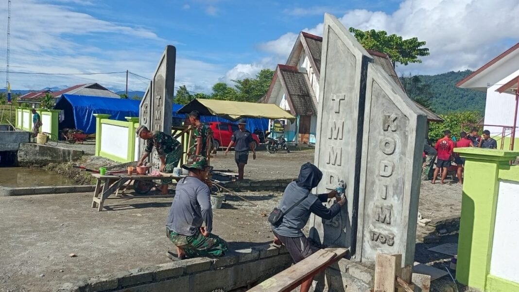 Satgas TMMD 125 Kodim 1705/Nabire Kebut Pembangunan Gapura Gereja GKI Talitakum