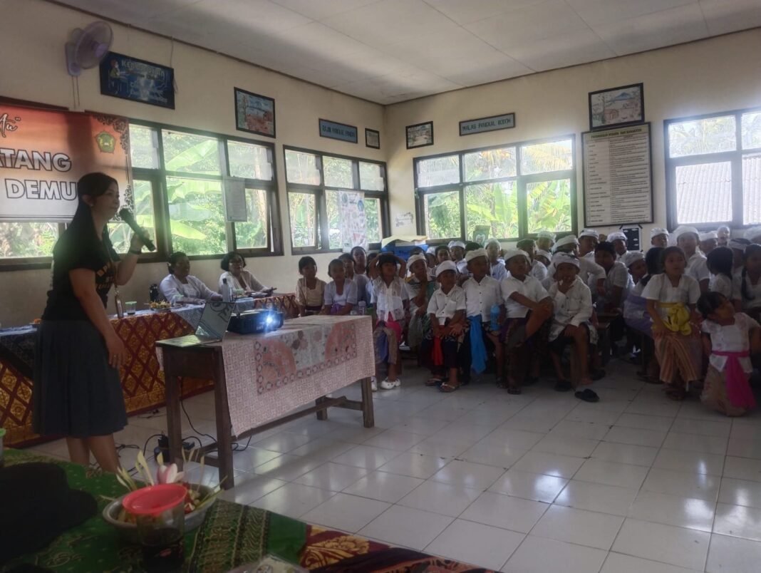 Babinsa Sosialisasi Stop Bullying dan Bahaya Minuman Keras di SD Negeri 2 Demulih