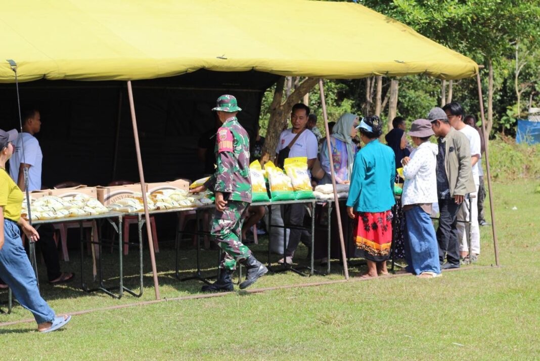 Penutupan TMMD 125 di Konawe Dimeriahkan dengan Kegiatan Pangan Murah untuk Warga