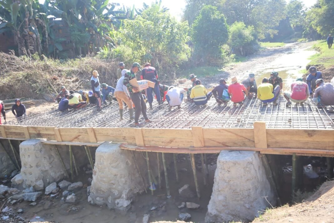 TMMD 125 Kodim Sumbawa Masuki Tahap Pengecoran Jembatan Limpas di Kalabeso