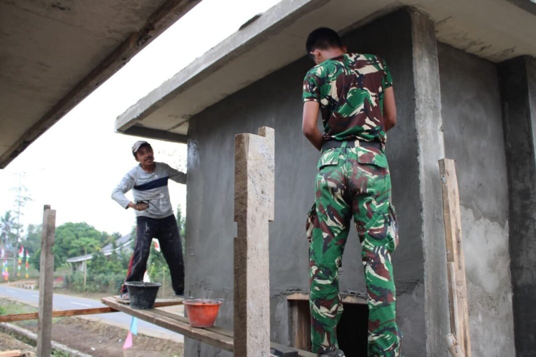 TMMD ke-125 Kodim 0426/Tulang Bawang Percepat Pembangunan MCK Sasaran 4 di Kampung Moris Jaya