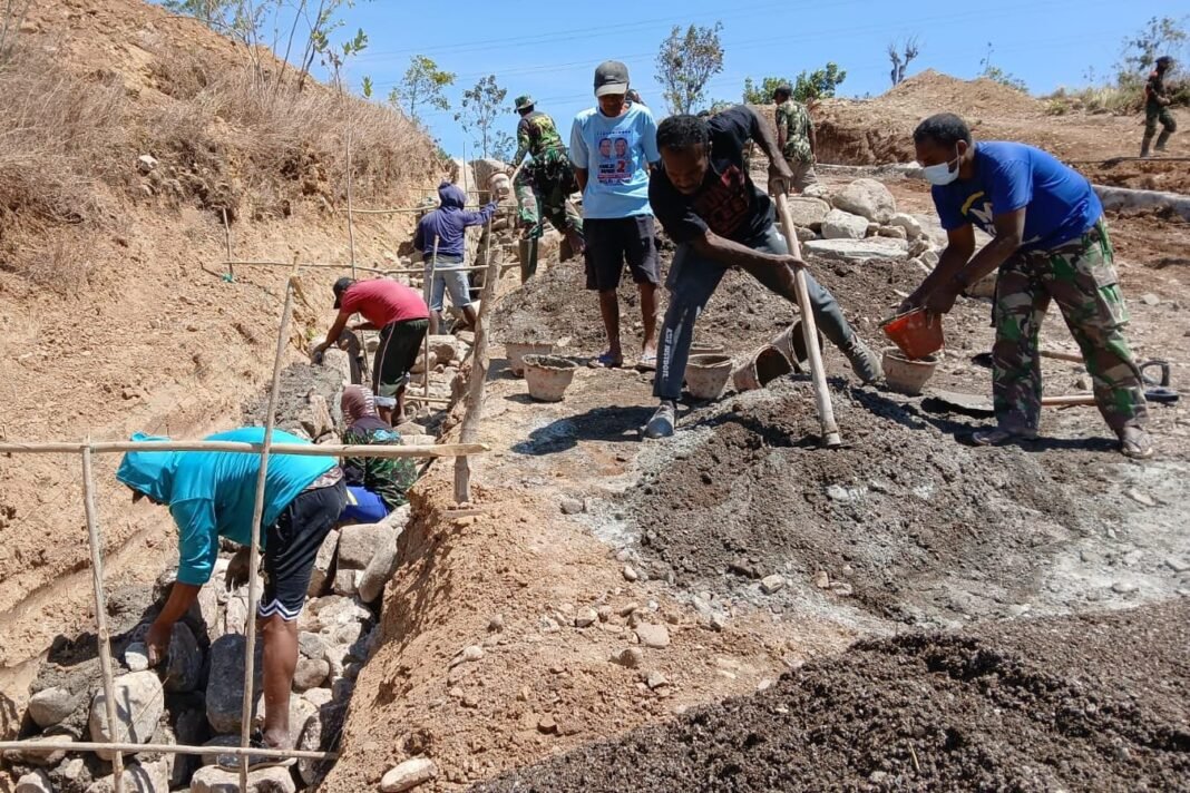 Satgas TMMD 125 Belu Bangun Jalan Baru, Warga Antusias Gotong Royong