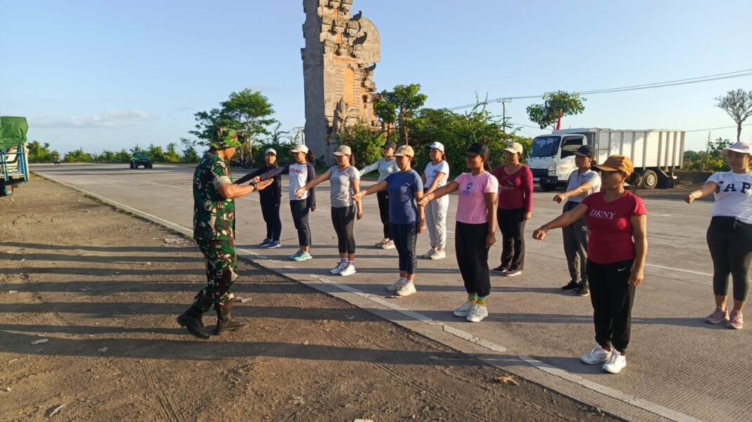 Babinsa Jumpai Tingkatkan Intensitas Latihan, PKK Gerak Jalan Tempuh Jarak 4 K