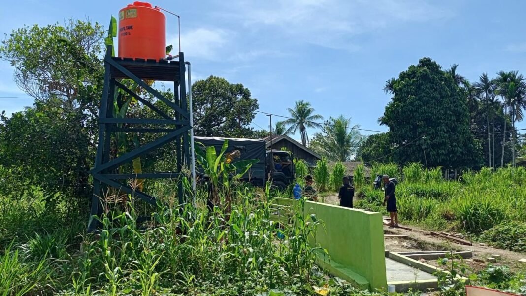 Satgas TMMD Uji Aliran Air Sumur Bor di Perumahan 100 Kampung Manunggal Jaya