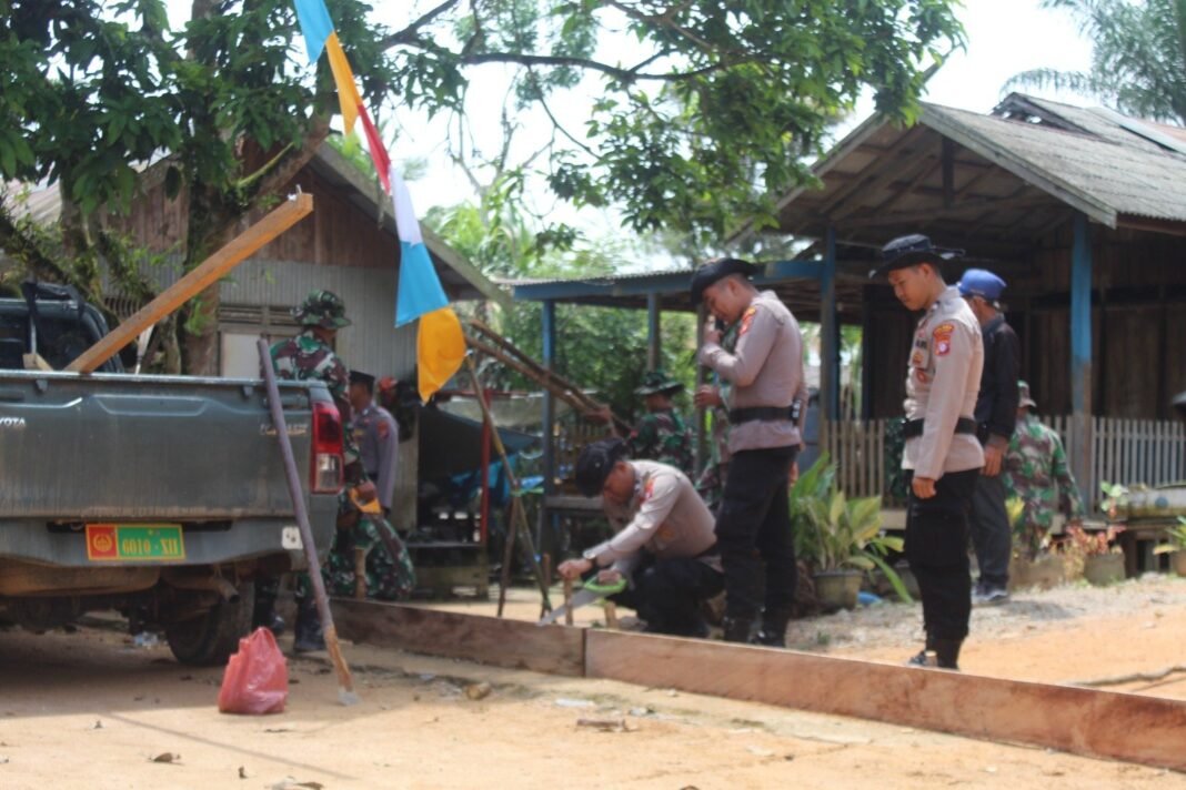 TMMD Reguler ke-125 Kodim 1017/Lmd Bersama Polri Wujudkan Pembangunan Desa dan Kemanunggalan TNI-Rakyat
