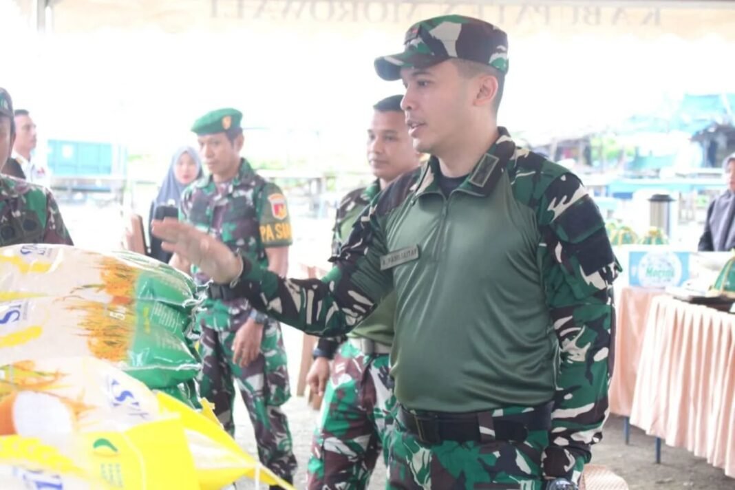 PERINGATI HUT KE-80 RI, KODIM 1311/MOROWALI GELAR KARYA BAKTI BERSIH-BERSIH PASAR DAN GERAKAN PANGAN MURAH