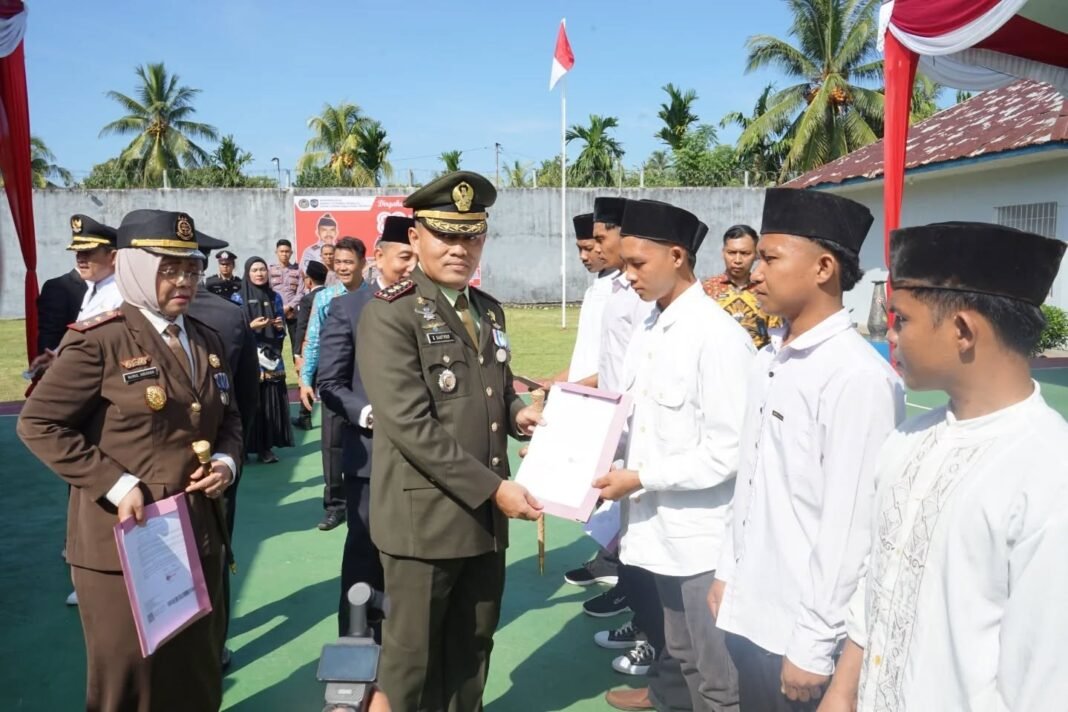 Kegiatan Penyerahan Remisi Umum Kepada Narapidana Lapas Kelas IIB Bengkulu Selatan