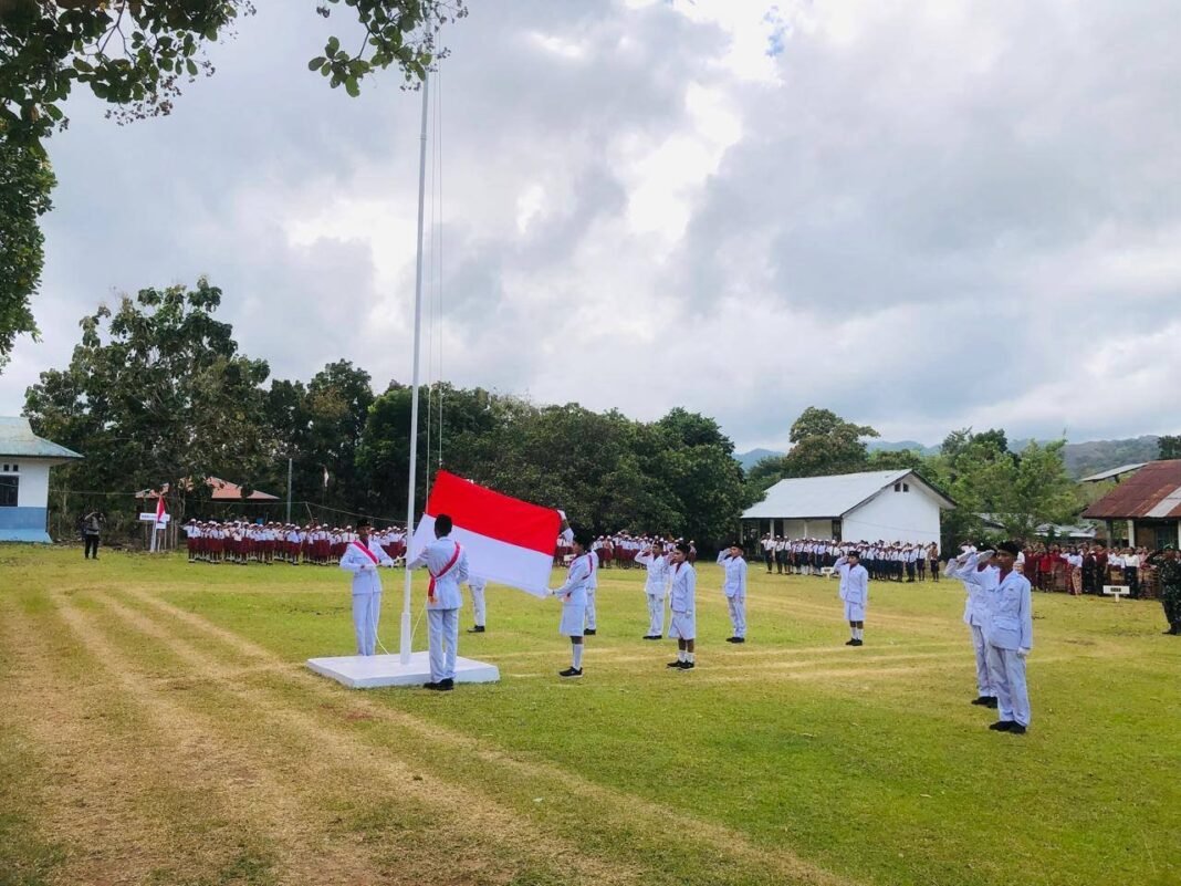 Babinsa Koramil 06/Karera Hadiri Upacara HUT RI ke-80 di Kecamatan Ngadungala