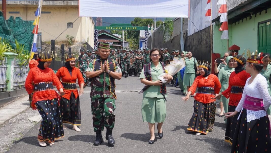 Tradisi Lepas Sambut Dandim 1612/Manggarai, Bukti Soliditas dan Kekeluargaan Prajurit TNI