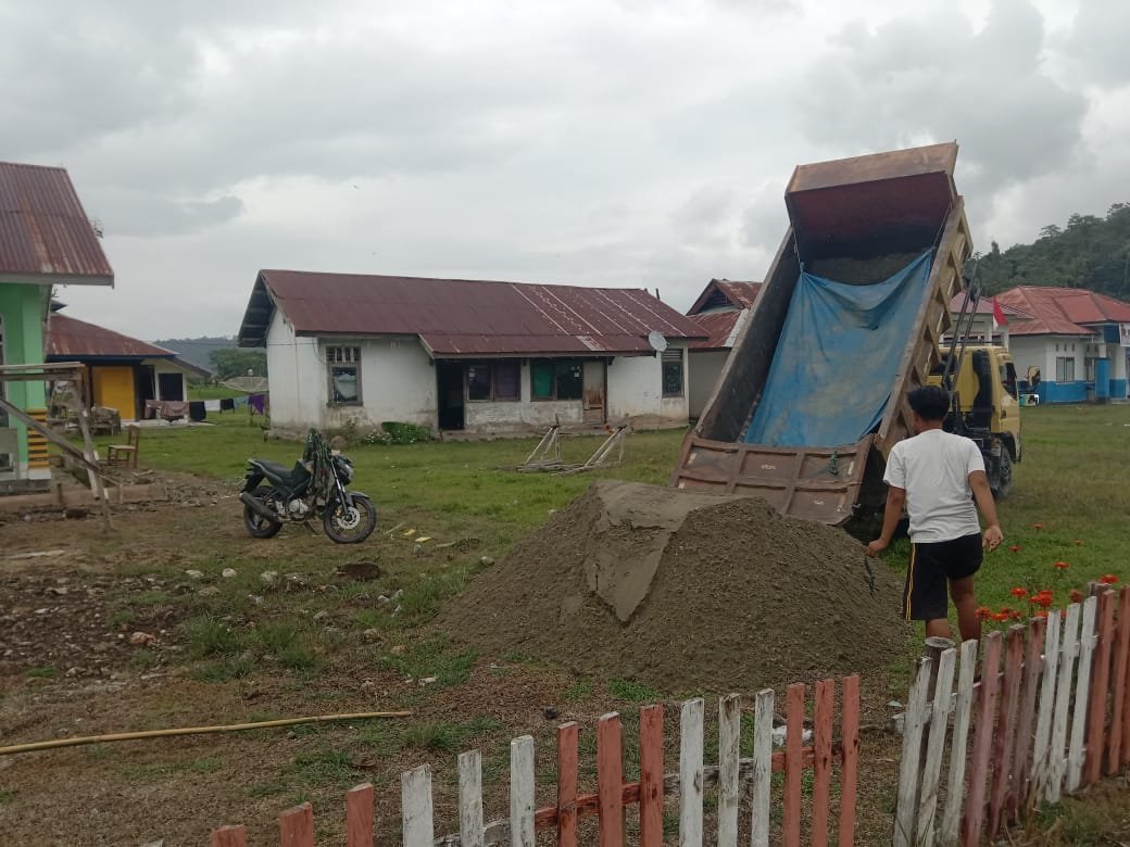 Satgas TMMD 125 Kodim 1417/Kendari Siapkan Material Pasir Untuk Pengerjaan TK