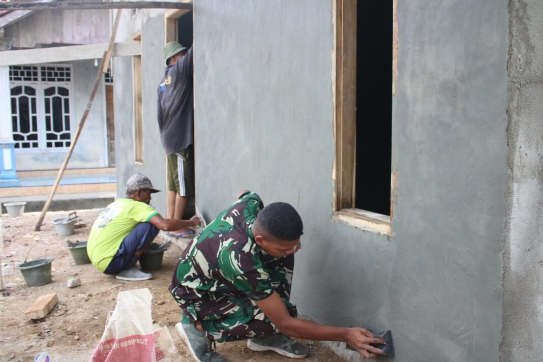 Satgas TMMD 125 Kodim 0426/TB Lanjutkan Pekerjaan Mengaci RTLH di Kampung Agung Dalam
