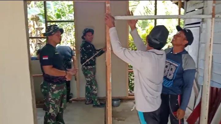 Gotong Royong Warga dan Satgas TMMD dalam Pembangunan RTLH