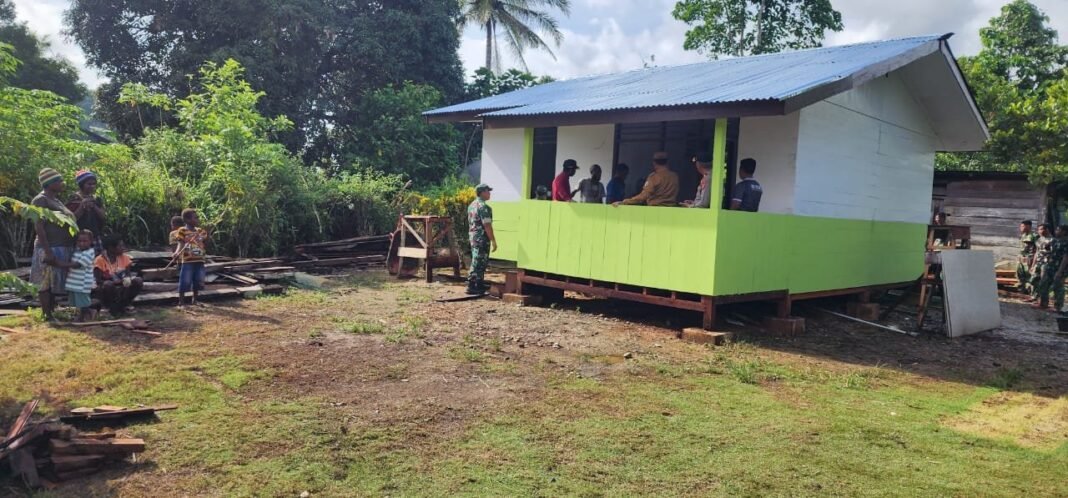 Ketua Tim Wasev Mabesad Apresiasi Rehap RTLH TMMD 125 Kodim 1705/Nabire di Perumahan 100 Kampung Manunggal Jaya