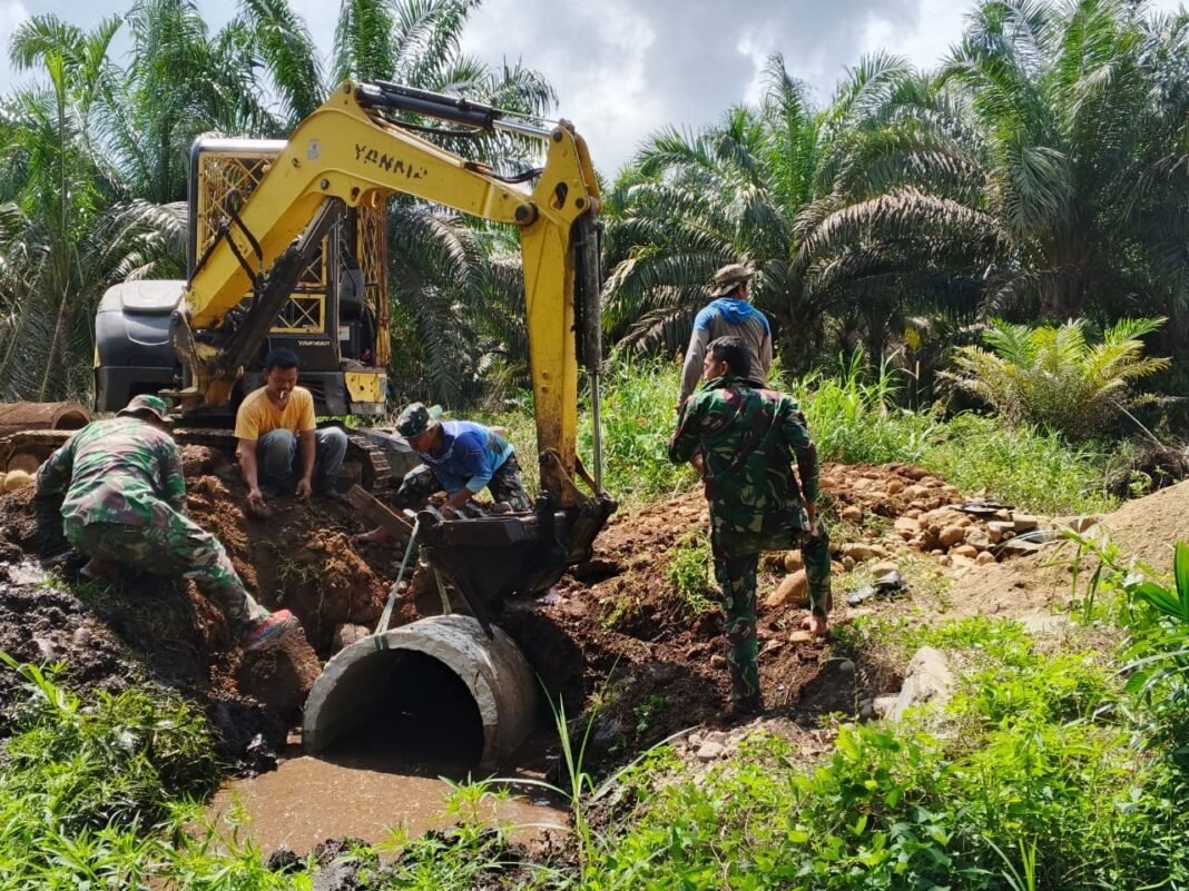 Satgas TMMD Kodim 0428/Mukomuko Cermat Arahkan Gorong-Gorong ke Lubang Galian