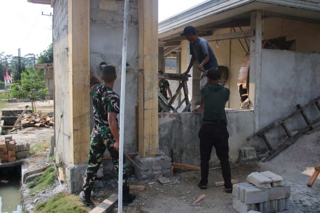 Pembuatan MCK TMMD ke-125 di Kampung Moris Jaya Masuki Tahap Pembongkaran Begisting