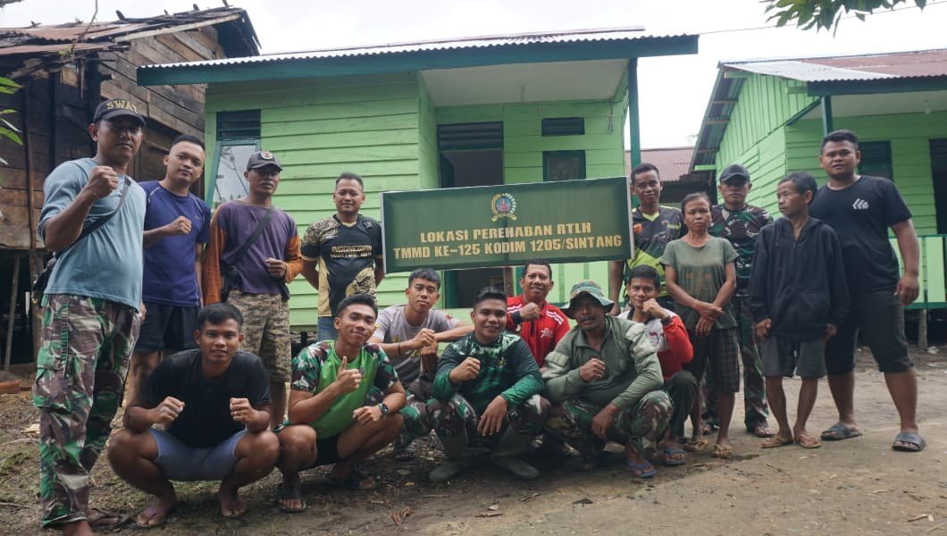 Rehab RTLH Jadi Bukti Kemanunggalan TNI-Rakyat di TMMD ke-125 Kodim 1205/Sintang